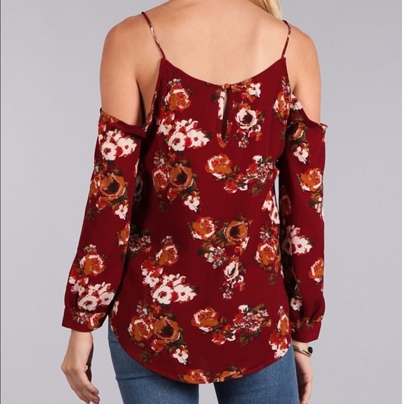 🍀ST PATTYS SALE🍀Scarlett Cold Shoulder Top - Picture 6 of 7