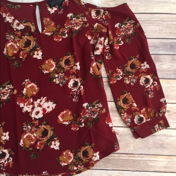 🍀ST PATTYS SALE🍀Scarlett Cold Shoulder Top - Picture 3 of 7