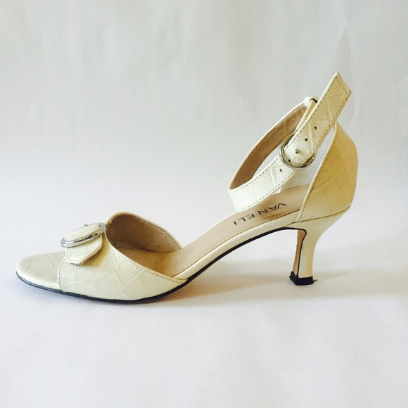 Van Eli kitten heels.