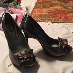 Carlos Santana pewter pumps