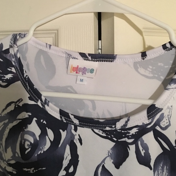 Lularoe Roses Irma - Medium - Picture 2 of 3