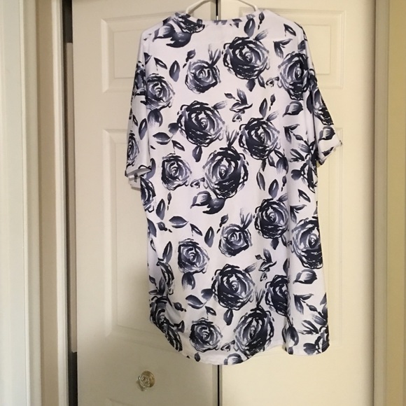 Lularoe Roses Irma - Medium - Picture 3 of 3