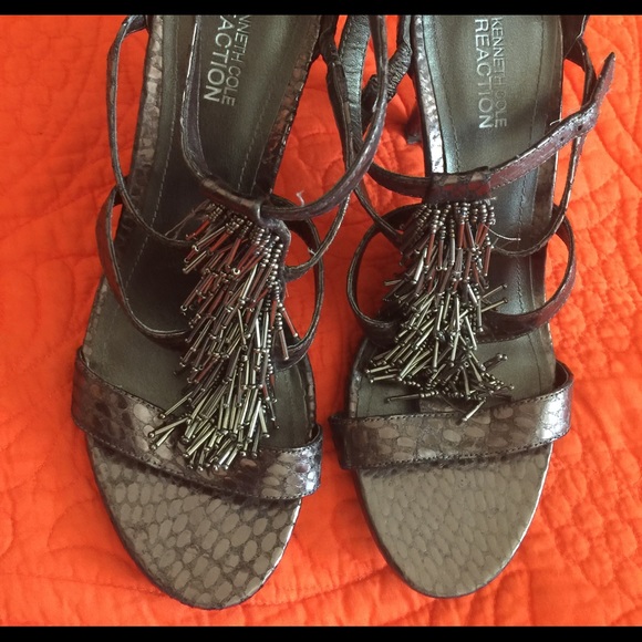 Cute pair of Kenneth Cole Reaction shoes