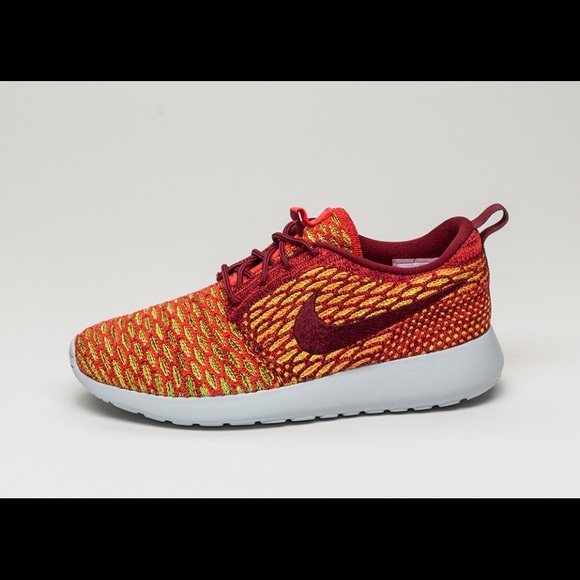 Sale! Roshe One Flyknit sneaker - Picture 2 of 4