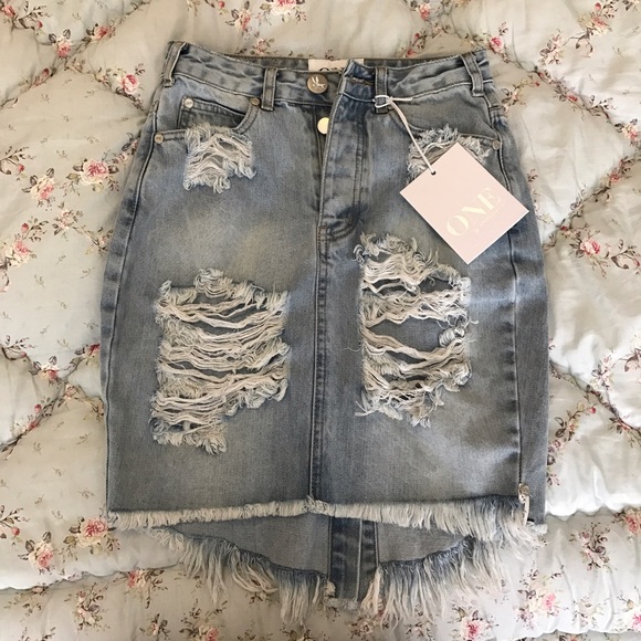 ❌SOLD❌ One Teaspoon skirt size 24