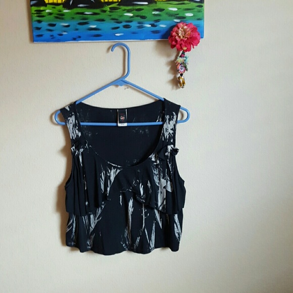 Black and gray crop top