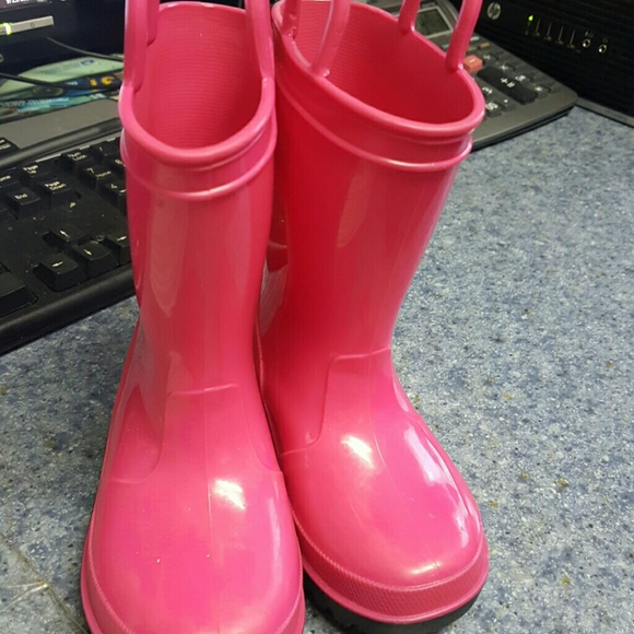 Girls rain boots size 6 in toddler