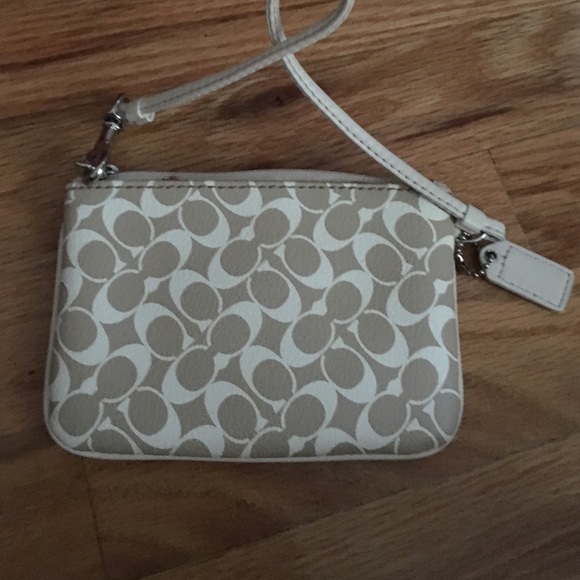 Coach Wristlet - Picture 3 of 4