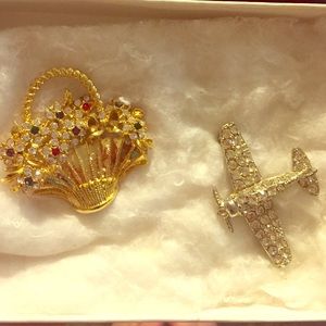 Two vintage broaches