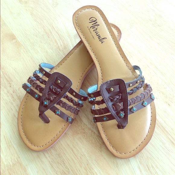 Really cute chic Miranda Lambert sandals