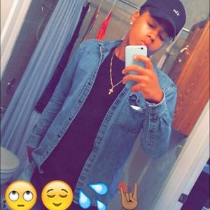 Meet your Posher, Derrick