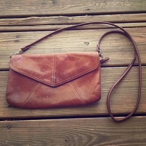 Adorable envelope leather CLARKS purse