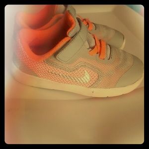 girl nike sneakers