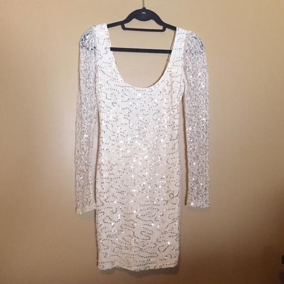 Arden B ivory gold sequin long sleeve midi dress - Picture 2 of 3