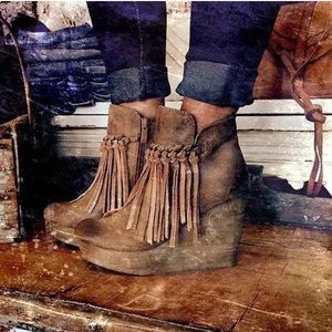 Sbicca zepp fringe bootie