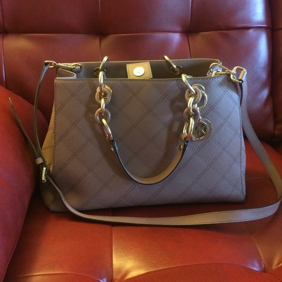 Michael Kors Handbags - Michael Kors medium Cynthia blush handbag