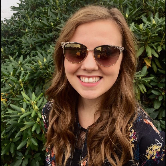 Accessories - 🎉 Host Pick 🎉 Black & Gold Sunglasses