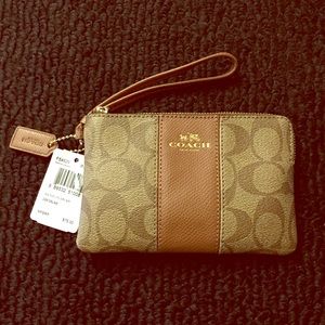 Authentic Coach wristlet with tag.🎀Make an offer!