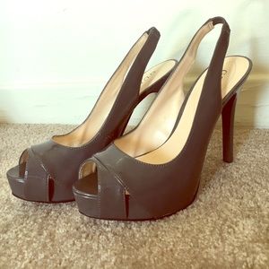 Guess gray shiny leather peep-toes