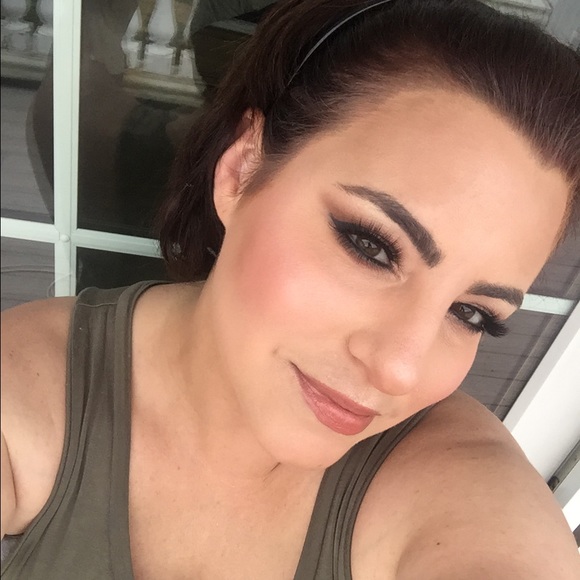 Meet your Posher, Lori