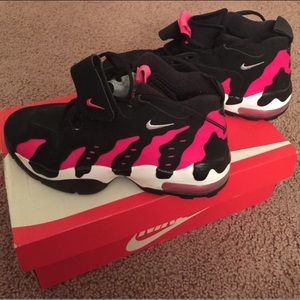 Nike Air size 5Y.