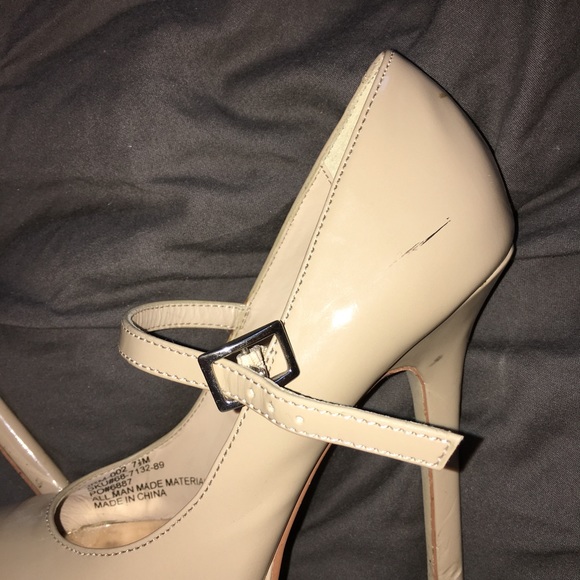 Cathy Jean Nude Pumps - Picture 3 of 3