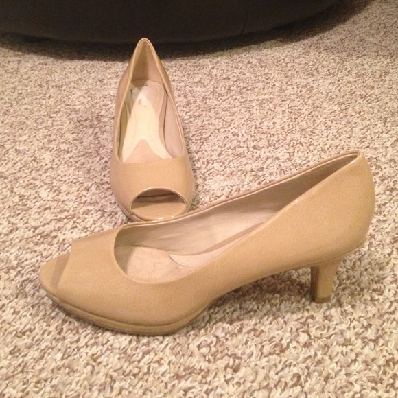 Naturalizer Peep Toe Kitten Heels