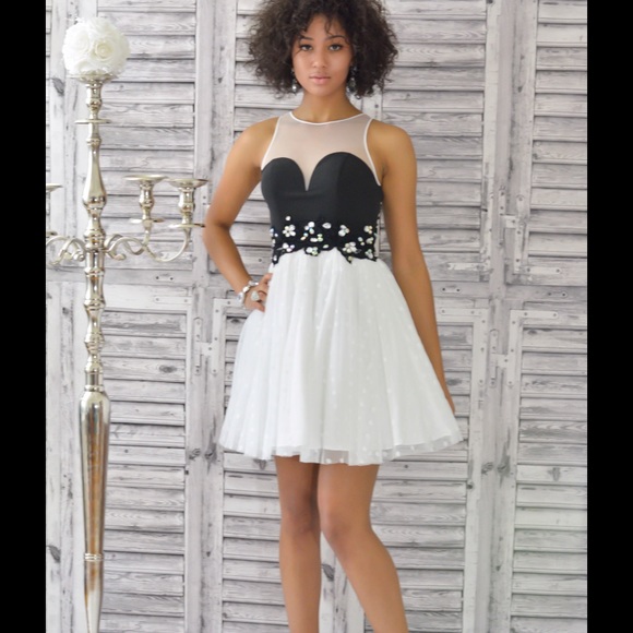 NWT Madison James Black and White Homecoming Dress