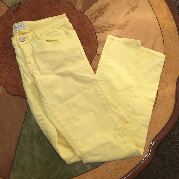 Yellow Aeropostale ultra skinny jeans