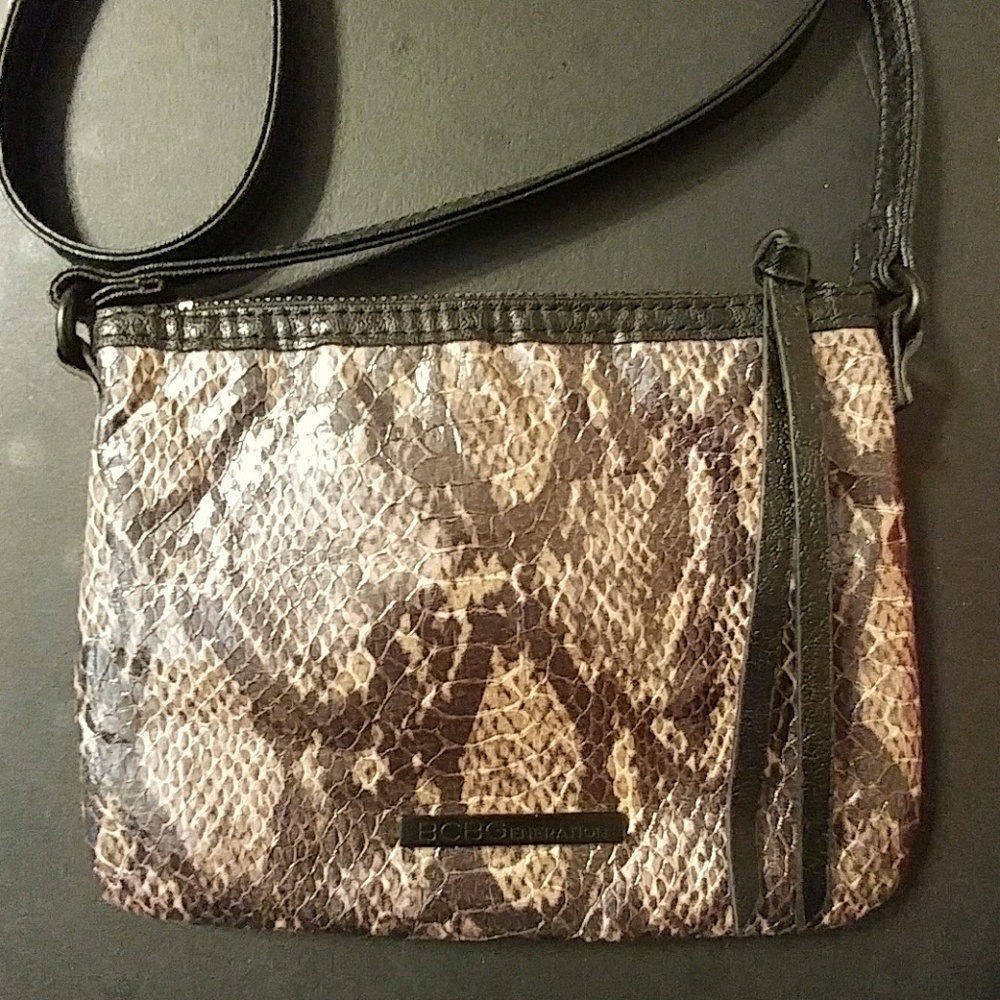 🔥BCBGENERATION🔥EMBOSSED CROSS-BODY
