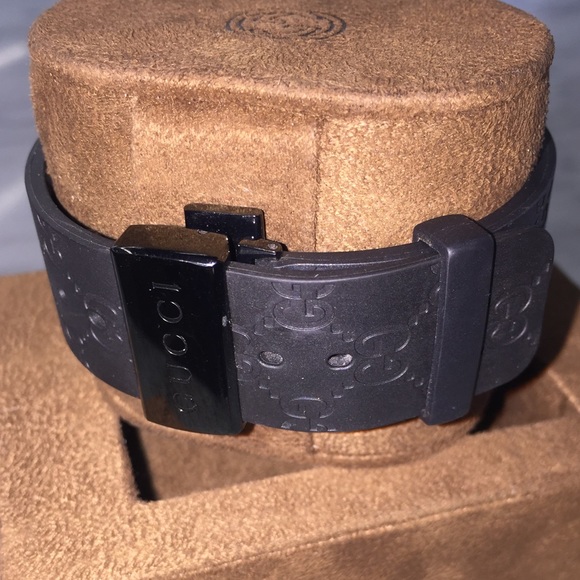 Gucci Black Diamond Watch 114-2