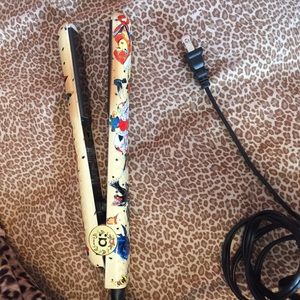 Amika straightener