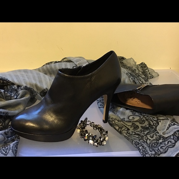 Vince Camuto heeled platform bootie