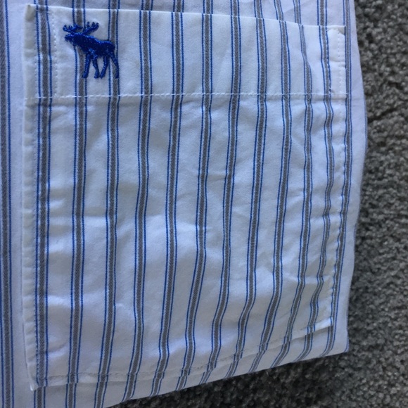 Abercrombie and Fitch men's button up medium. - Picture 2 of 3