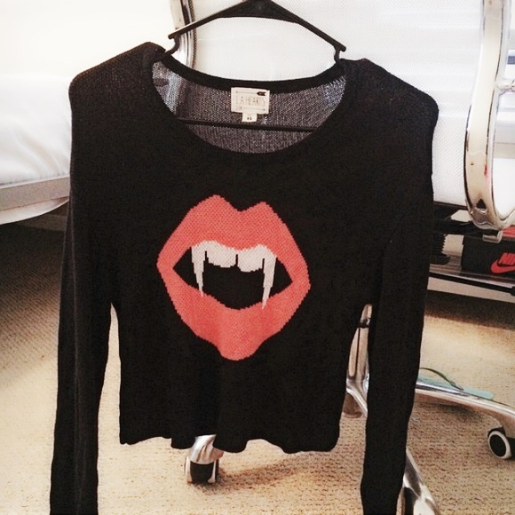 LA Hearts sweater like new