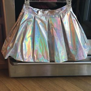 Holographic skirt