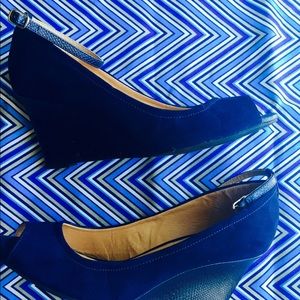 Ankle strap wedges, peep toe!