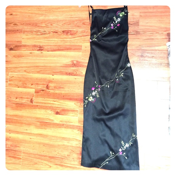 Dress - Picture 1 of 2