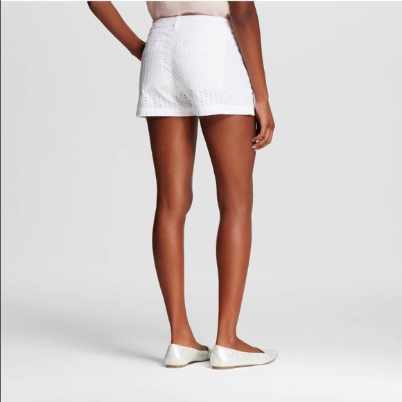 🎉HP🎉 Chino eyelet shorts - Picture 2 of 4