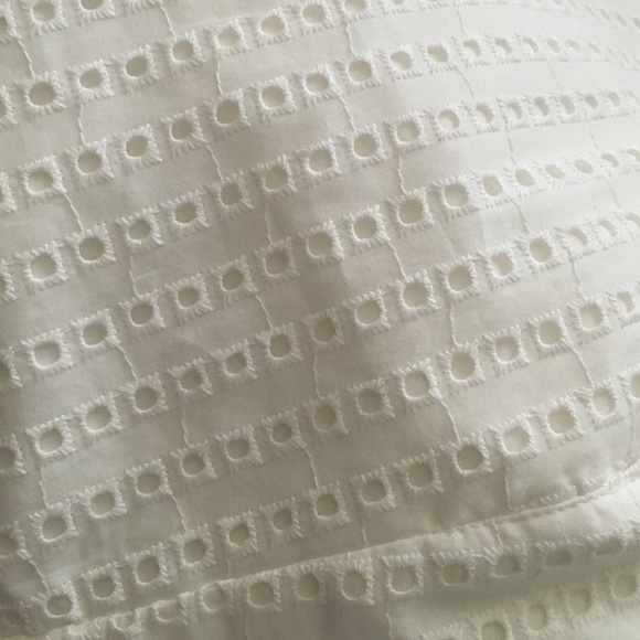 🎉HP🎉 Chino eyelet shorts - Picture 3 of 4