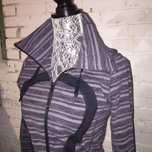 Lululemon Stride Jacket in Black Stripes Galore - Picture 4 of 4