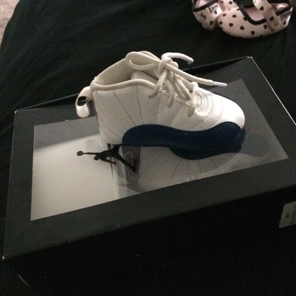 Jordan retro 12 blue & white