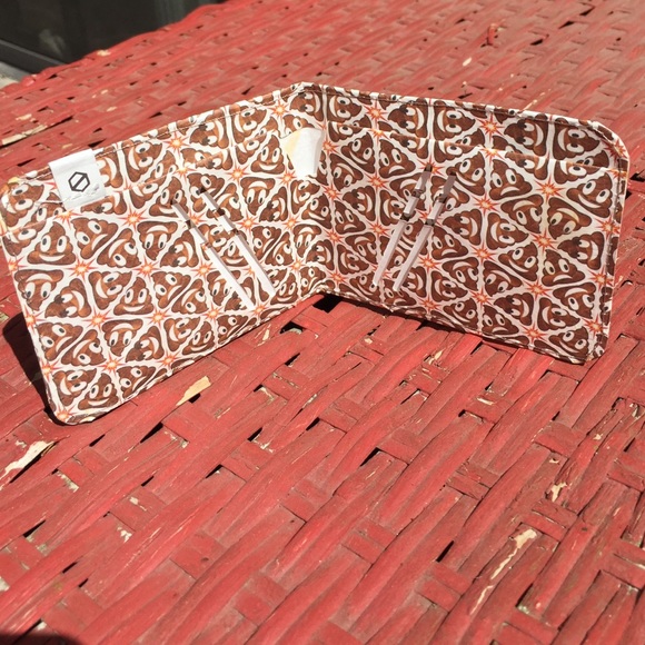 NEW 💩 Emoji slim Tyvek wallet. Unique LOL fun - Picture 2 of 4