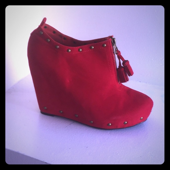 Red wedges
