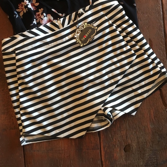 Striped skirt / shorts - Picture 2 of 4