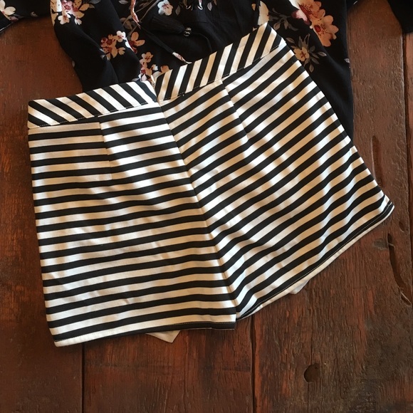 Striped skirt / shorts - Picture 3 of 4