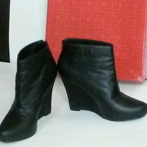 R2 Footwear Black Faux Leather Wedge Booties 8M