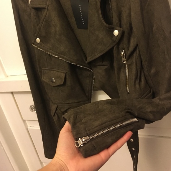 Cropped Moto Jacket - Picture 3 of 3