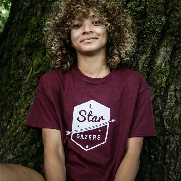 Star Gazers tee in maroon it is unisex - Picture 1 of 2