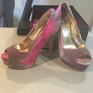 5" heels: "Della"